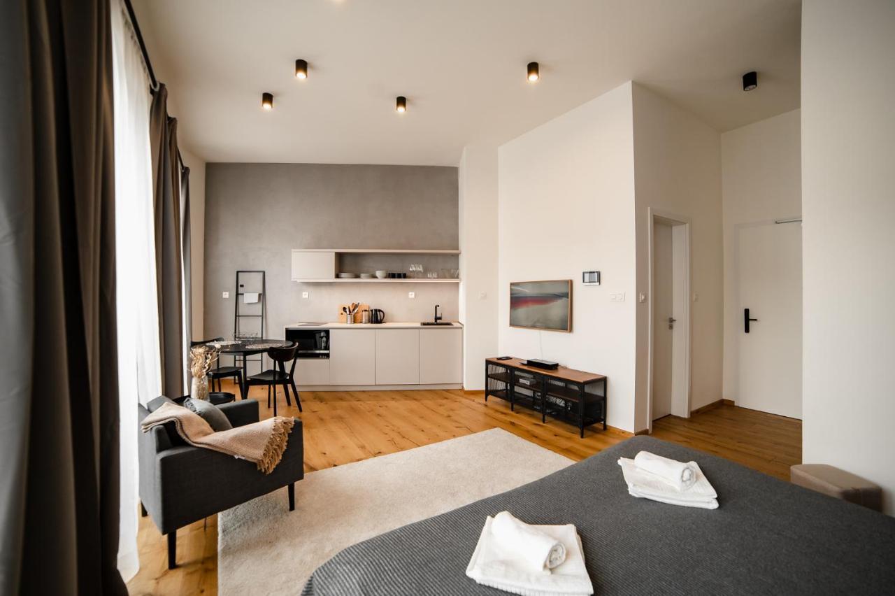 Piano Apartments - Licity Žilina Buitenkant foto